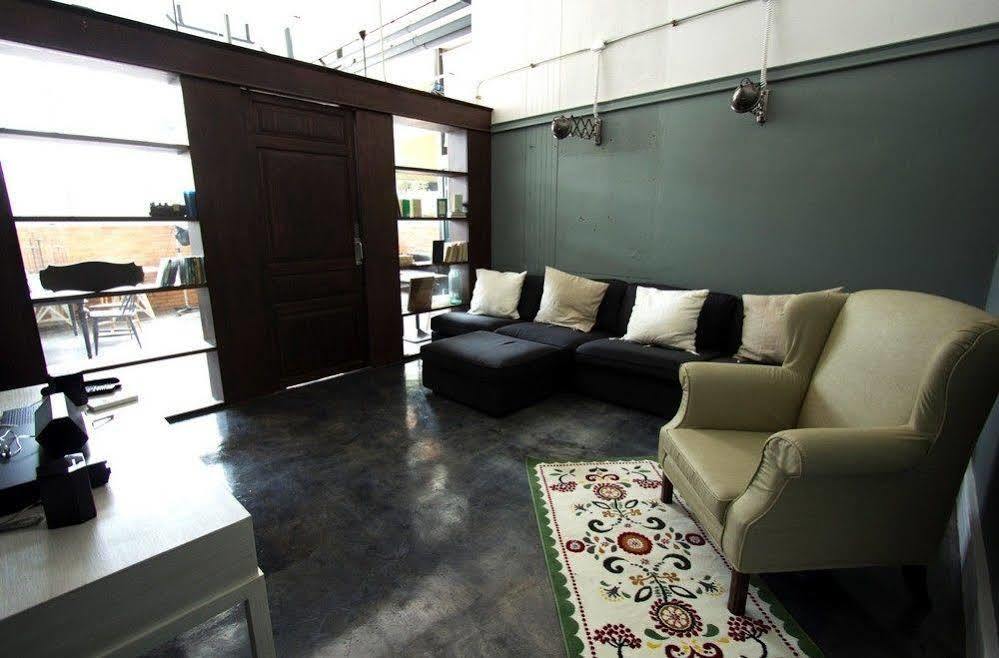 Oneday Hostel Sukhumvit 26 Banguecoque Exterior foto