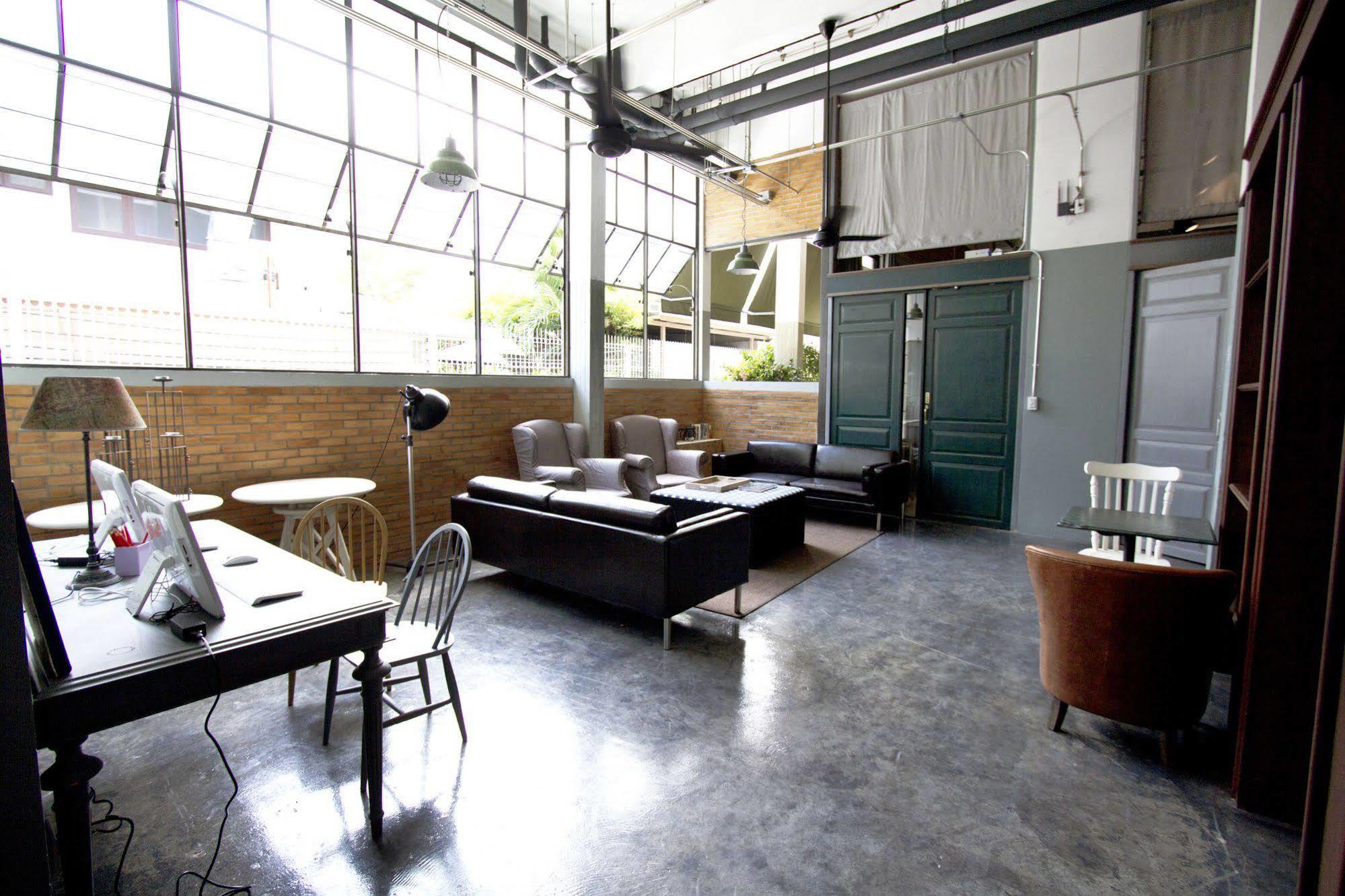 Oneday Hostel Sukhumvit 26 Banguecoque Exterior foto