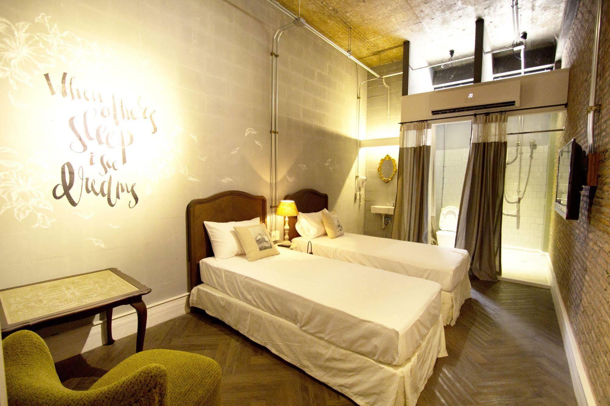 Oneday Hostel Sukhumvit 26 Banguecoque Exterior foto