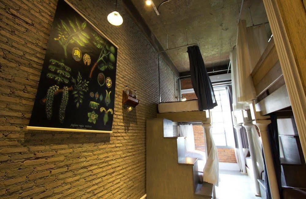 Oneday Hostel Sukhumvit 26 Banguecoque Exterior foto