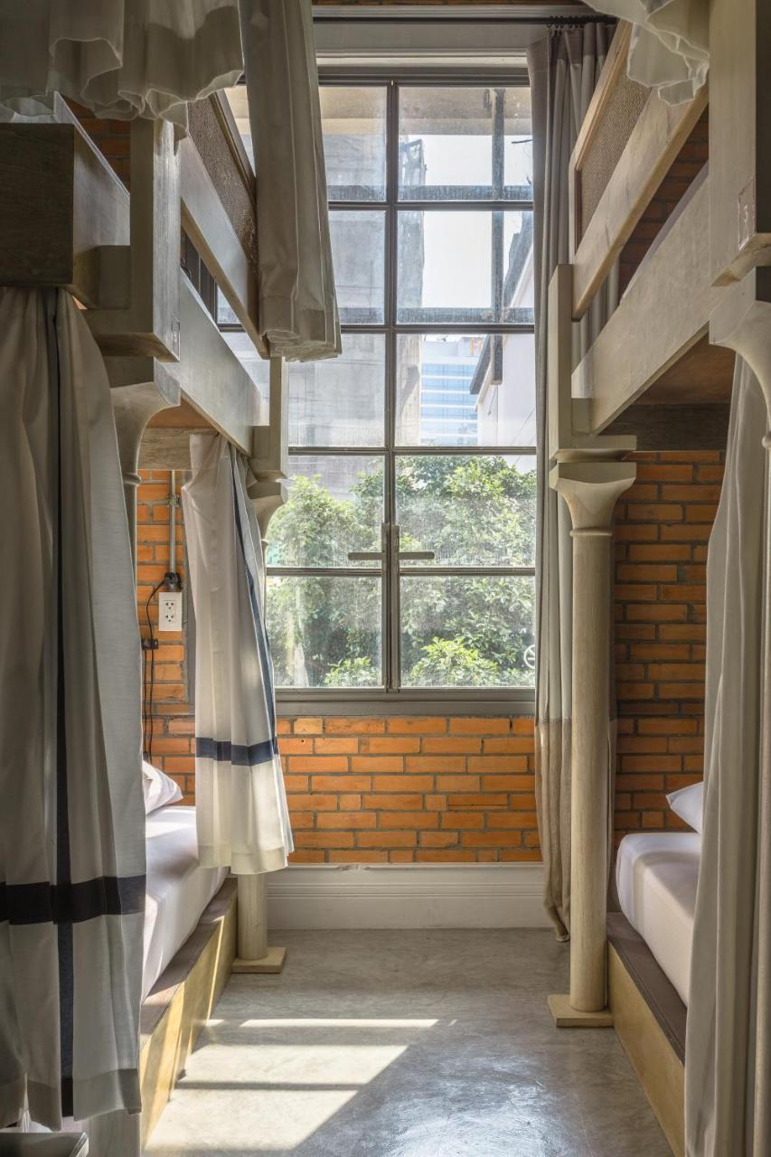 Oneday Hostel Sukhumvit 26 Banguecoque Exterior foto